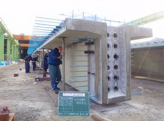 新赤石大橋 橋桁への表面含浸材塗布