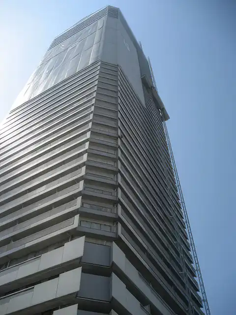 海辺の高層タワーマンションの塩害防止、防水、防汚